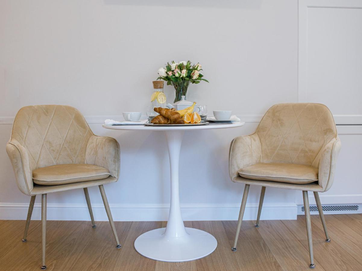 Warsaw Seasons By Alluxe Boutique Apartments Bagian luar foto