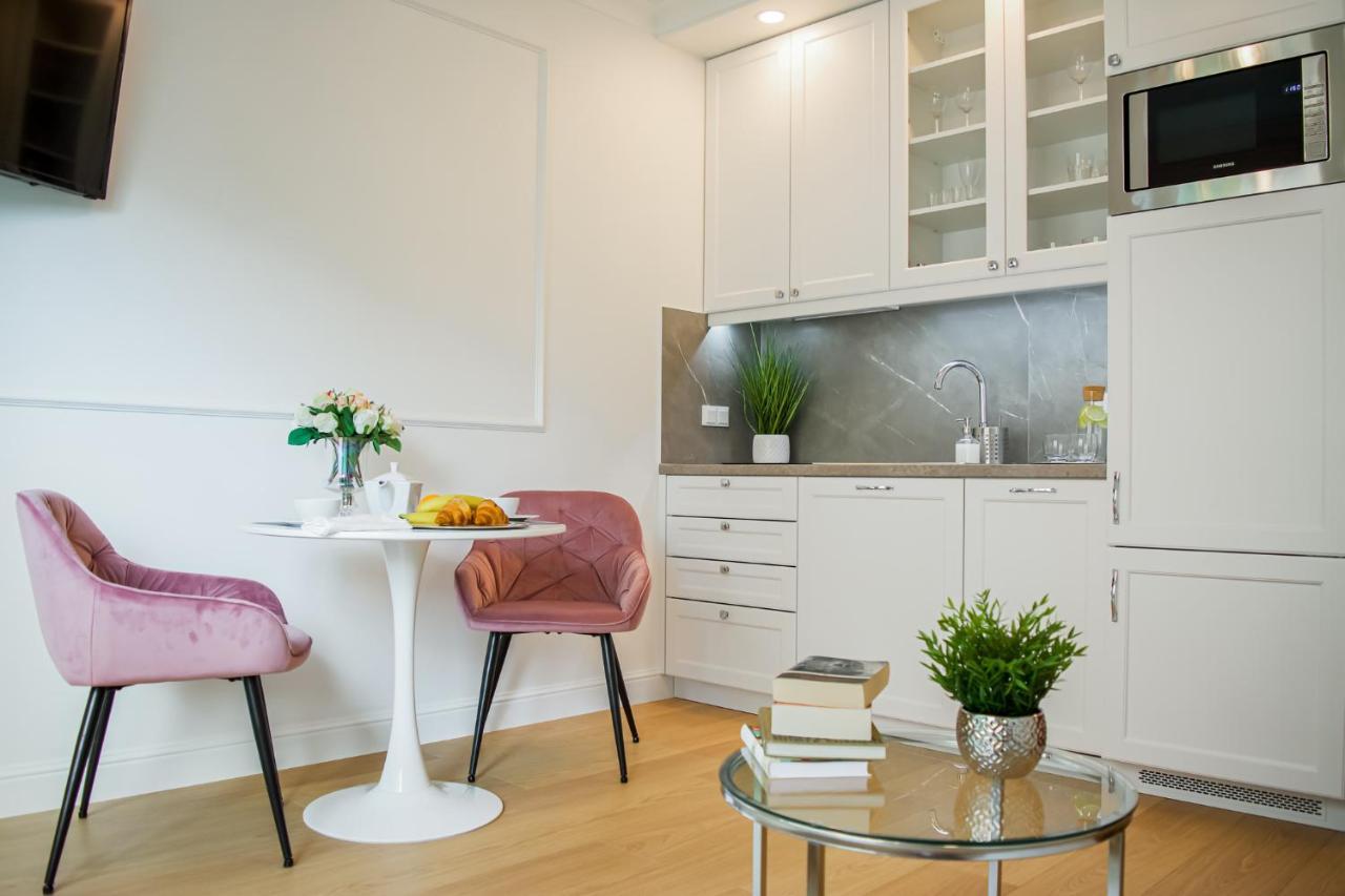 Warsaw Seasons By Alluxe Boutique Apartments Bagian luar foto