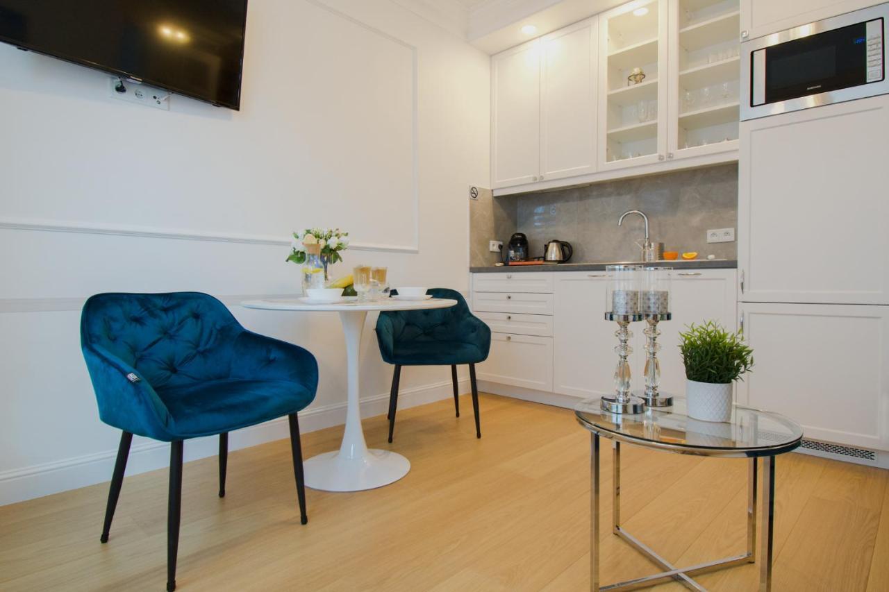 Warsaw Seasons By Alluxe Boutique Apartments Bagian luar foto