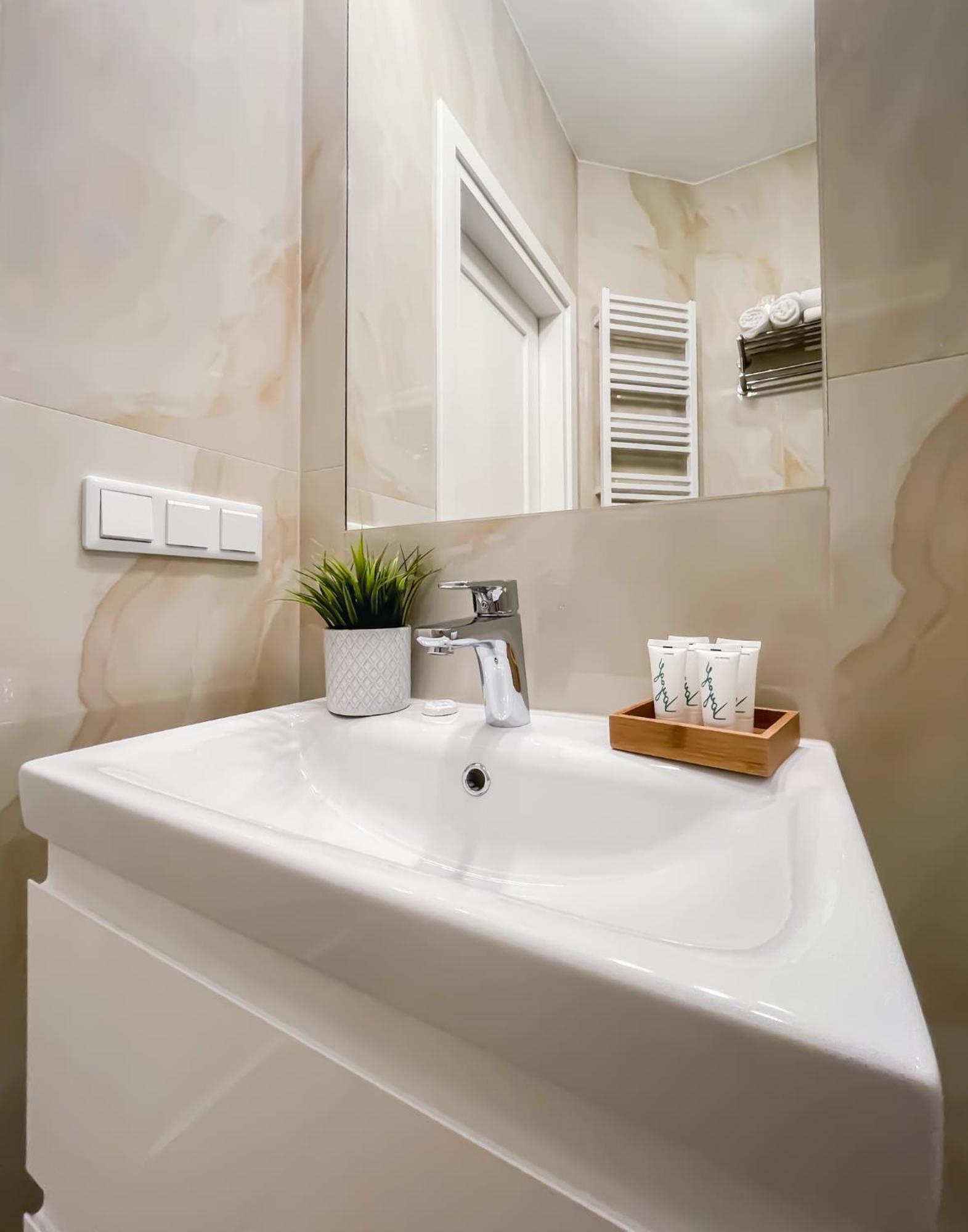 Warsaw Seasons By Alluxe Boutique Apartments Ruang foto
